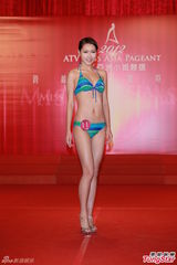 组图：候选亚姐泳装亮相 韩国选手压鼻否认整容