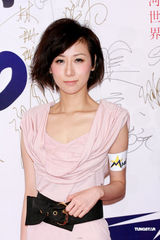 组图：周秀娜等众星性感出席活动 否认出席富豪饭局