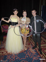 组图：陈霁平澳门出席活动 黄色公主裙亮相