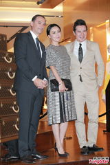 组图：刘嘉玲优雅亮相艺术展 否认手持8亿物业