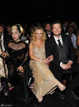 高清组图：Lady Gaga蒙面黑衣造型观看格莱美