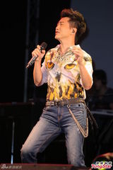 组图：哈林开唱邀张小燕 将与吴莫愁小S合唱