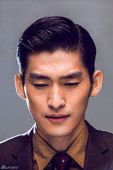 组图：张翰搞怪证件写真 变表情帝玩转五官POSE