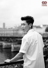 组图：魏晨巴黎行大片出炉 锁心桥惬意漫步