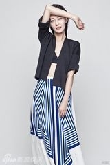 组图：高露时尚御姐写真 性感前卫彰显熟女魅力