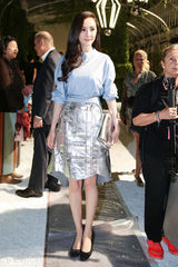 组图：杨幂赶场看秀 造型优雅清新获赞蜕变