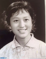 组图：明星晒照庆母亲节 郑欣宜怀念沈殿霞