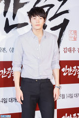 独家高清：金泰熙权相佑大咖齐捧场宋承宪新片