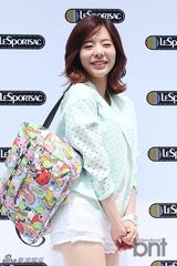 组图：少时Sunny等出席活动 白色热裤清纯性感