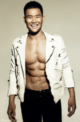 组图：谢孟伟写真大秀腹肌酷man十足