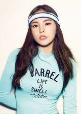 组图：韩星闵孝琳拍写真 大秀完美身材