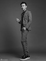 组图：郑奇拍摄杂志大片 变身时尚文艺型男