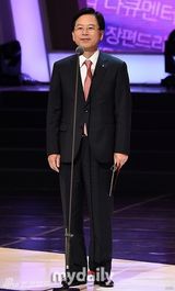 组图：SISTAR等偶像团体献唱韩国广播颁奖礼