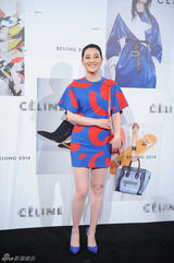 组图：王菲亮相品牌秀帅气十足 那英端庄典雅