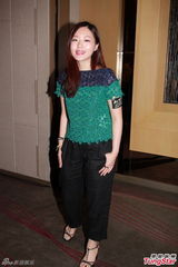 组图：吴君如现身挺初恋 杜德伟无惧爱妻生醋意