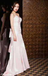 组图：刘云美艳性感杂志大片 眼神深邃淡定优雅