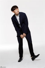 组图：成毅帅气型男写真笑容灿烂