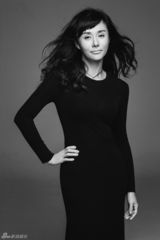 组图：游悠最新写真 黑白演绎女性魅力