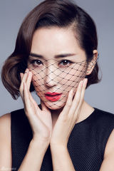 组图：杜若溪黑纱蒙面神秘优雅 微卷短发轻熟女