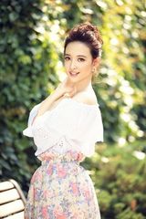 组图：康宁外景写真曝光 青春纯美明媚动人