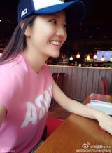 组图：央视美女主播穿谁球衣谁输被称乌贼