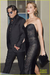 组图：德普与希尔德十指相扣 女友抹胸裙惹眼