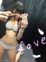 组图：日本少女自拍大赛 坦胸秀腿造型火辣