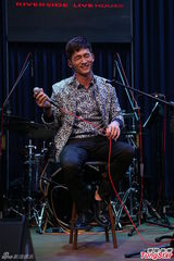 组图：温升豪唱情歌 要求加大声音怕输林凡