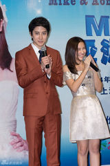 独家：《浪漫满屋》Mike牵Aom情意绵绵