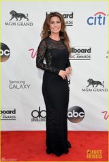 组图：公告牌红毯群星璀璨 夏奇拉洛佩兹斗性感