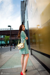 组图：鲍天琦潮范街拍 鬼马精灵演绎夏日清凉