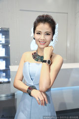 组图：刘涛华丽珠宝加身 蓝色裹胸长裙优雅迷人