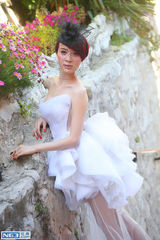 组图：金巧巧戛纳拍唯美写真 白纱掩映曲线玲珑