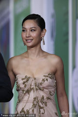 组图：上海电视节徐子珊小秀事业线