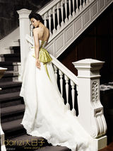 高清图：黄奕着婚纱登时尚大片 演绎华丽风情