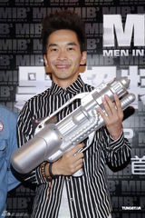 组图：宣萱Jocelyn酷帅捧场《黑超特警组3》首映