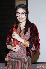 组图：任达华生日许愿 陈慧琳叹彻夜开工恐怖