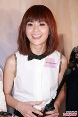 组图：阿娇(钟欣桐)长裙优雅 蔡卓妍清凉秀美腿