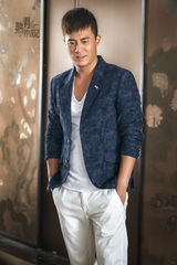 组图：《熟男养成记》曝剧照 杜淳造型时尚