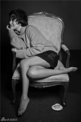 组图：海清封面写真换装卖萌 深V御姐秒变软妹