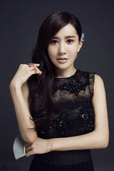 组图：张暖雅赴台拍写真 多样风格尽显优雅魅惑