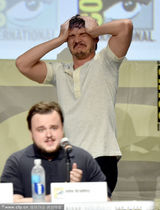 组图：《权力游戏》剧组欢乐 冰火五美女争艳