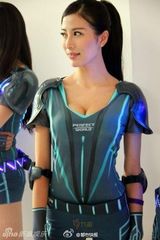 组图：大胸妹纸来啦！CJ胸猛开幕遭戏称硅胶展