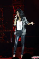 组图：曲婉婷香港开唱 否认是窦靖童音乐老师