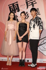 组图：陈思成佟丽娅台湾秀恩爱 撑《北爱》展映