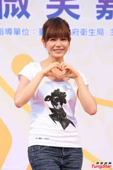 组图：陈妍希担任微笑大使 分享抗压方法