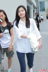 组图：林芊妤因厕所野战失业 离开狼狈上错车