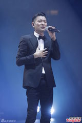 组图：刘德华红馆开唱 曝张耀荣当年勇挡黑帮