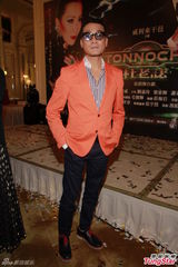 组图：刘嘉玲着复古波点裙 搭梁家辉演舞台剧