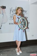 组图：幸田来未露小蛮腰催票 不停鞠躬问好